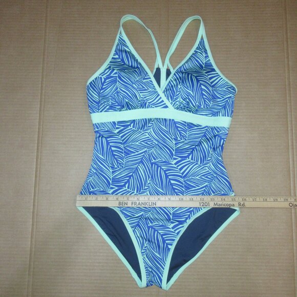 L.L.Bean Palm Leaf Print One-Piece Swimsuit | Size 12 Regular | UPF 50+ - Picture 5 of 9